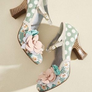Ruby Shoo from Modcloth Pink Daisy Embellished Mary Jane Heels